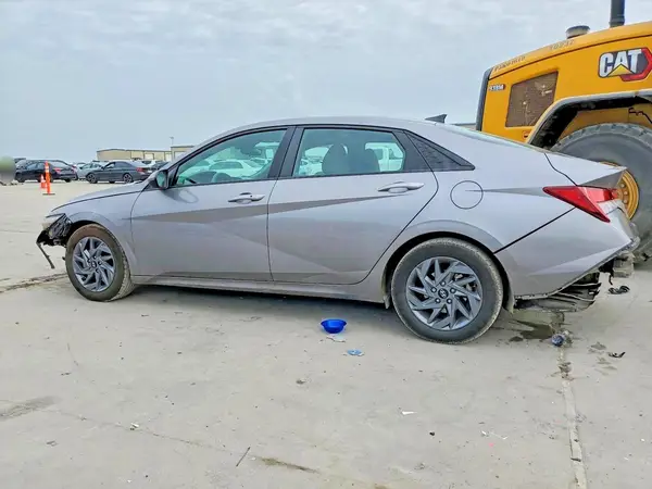 KMHLM4DGXRU758722 2024 HYUNDAI ELANTRA - Image 2