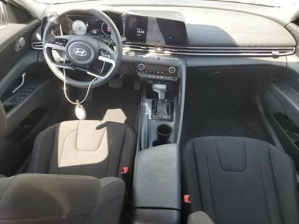 KMHLM4DGXRU760910 2024 HYUNDAI ELANTRA - Image 8