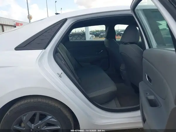 KMHLM4DGXRU769526 2024 HYUNDAI ELANTRA - Image 8