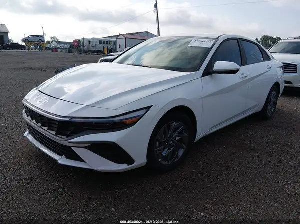 KMHLM4DGXRU787637 2024 HYUNDAI ELANTRA - Image 2