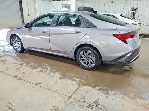 KMHLM4DGXRU813492 2024 HYUNDAI ELANTRA - Image 2