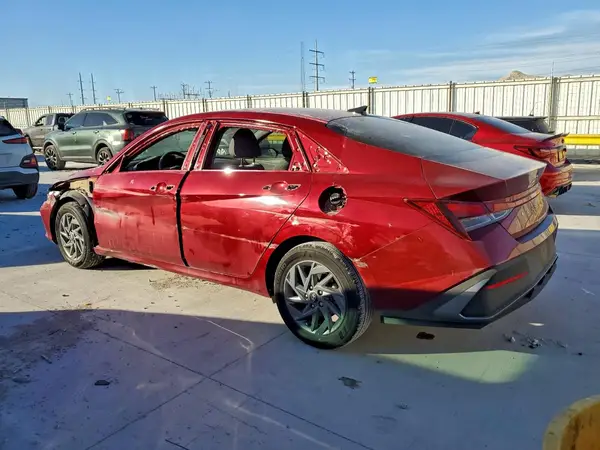 KMHLM4DGXRU814058 2024 HYUNDAI ELANTRA - Image 2