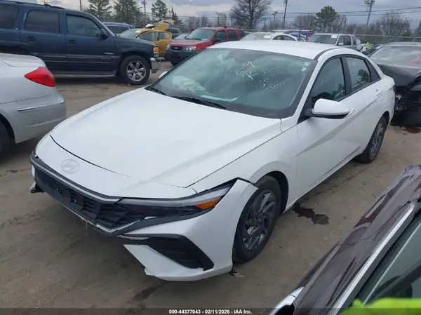 KMHLM4DGXRU816795 2024 HYUNDAI ELANTRA - Image 2