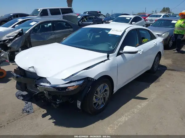 KMHLM4DGXRU840627 2024 HYUNDAI ELANTRA - Image 2