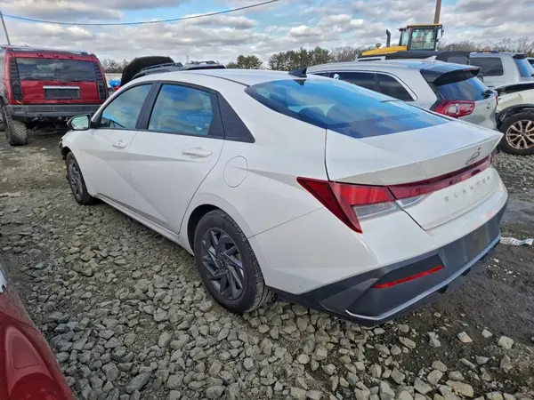 KMHLM4DGXRU844080 2024 HYUNDAI ELANTRA - Image 2