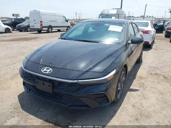 KMHLM4DGXSU863623 2025 HYUNDAI ELANTRA - Image 2