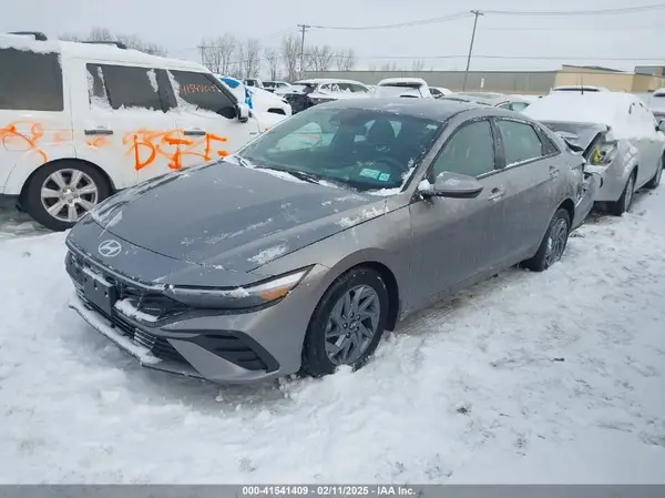 KMHLM4DJ1RU097450 2024 HYUNDAI ELANTRA - Image 2