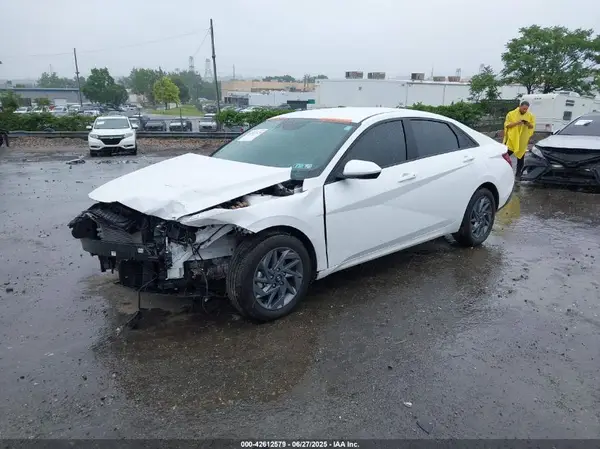 KMHLM4DJ1RU113940 2024 HYUNDAI ELANTRA - Image 2