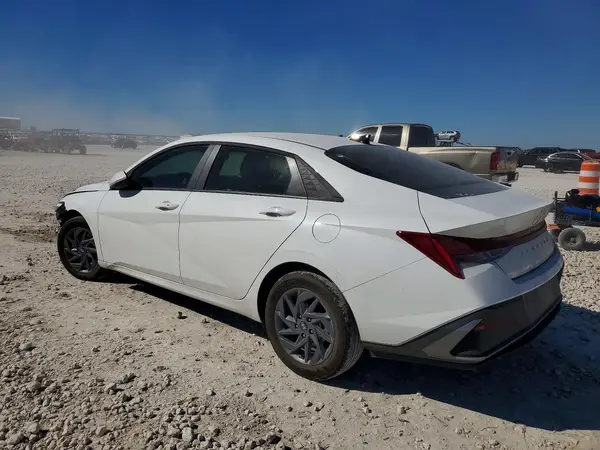 KMHLM4DJ1SU177711 2025 HYUNDAI ELANTRA - Image 2