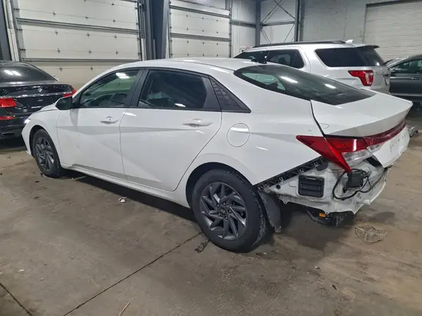 KMHLM4DJ2RU101537 2024 HYUNDAI ELANTRA - Image 2