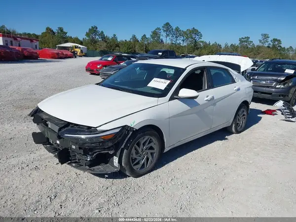 KMHLM4DJ2SU129750 2025 HYUNDAI ELANTRA - Image 2