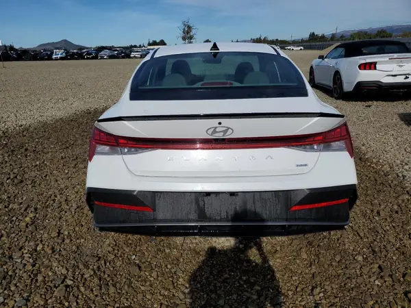 2025 HYUNDAI ELANTRA auction photo 6