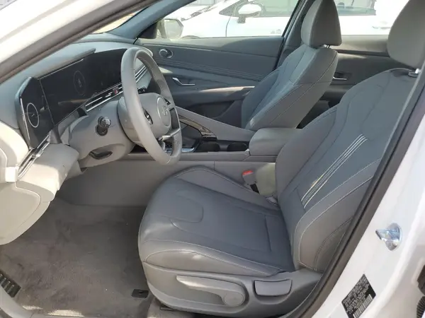 2025 HYUNDAI ELANTRA auction photo 7