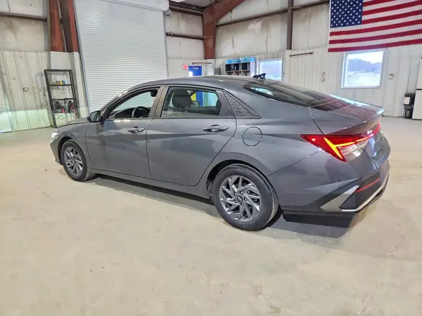 KMHLM4DJ2SU166992 2025 HYUNDAI ELANTRA - Image 2