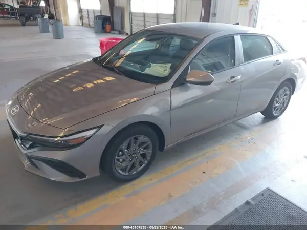 KMHLM4DJ2SU172193 2025 HYUNDAI ELANTRA - Image 2