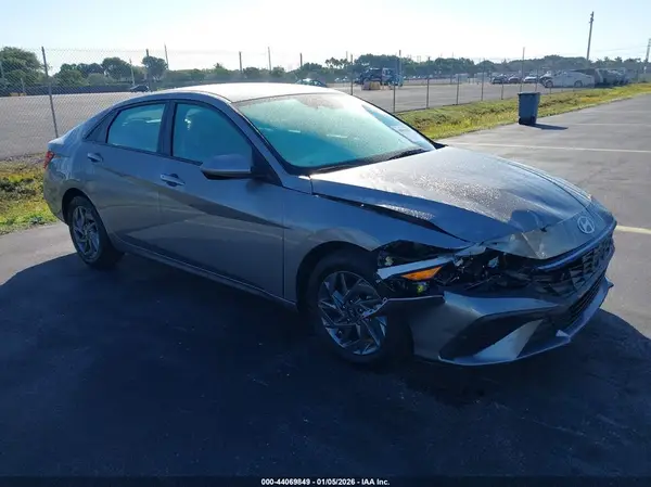 KMHLM4DJ3RU104222 2024 HYUNDAI ELANTRA - Image 1