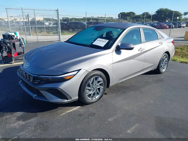 KMHLM4DJ3RU104222 2024 HYUNDAI ELANTRA - Image 2