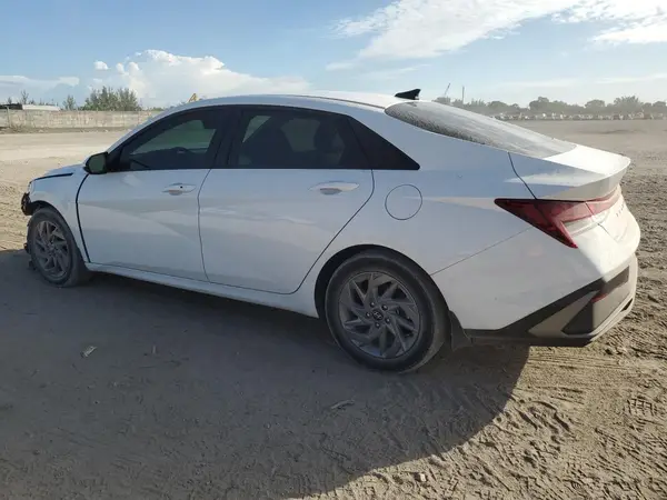 KMHLM4DJ4RU102267 2024 HYUNDAI ELANTRA - Image 2
