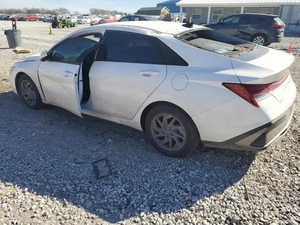 KMHLM4DJ4RU104942 2024 HYUNDAI ELANTRA - Image 2
