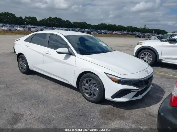 KMHLM4DJ4RU118310 2024 HYUNDAI ELANTRA - Image 1