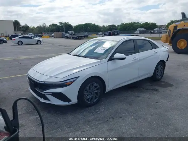 KMHLM4DJ4RU118310 2024 HYUNDAI ELANTRA - Image 2