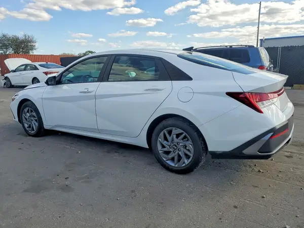 KMHLM4DJ4SU129751 2025 HYUNDAI ELANTRA - Image 2