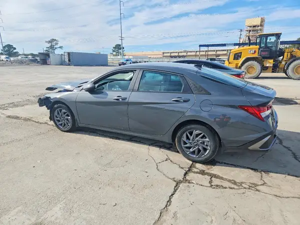 KMHLM4DJ4SU155606 2025 HYUNDAI ELANTRA - Image 2