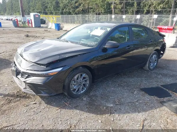 KMHLM4DJ4SU165780 2025 HYUNDAI ELANTRA - Image 2