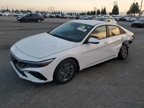 KMHLM4DJ5RU104660 2024 HYUNDAI ELANTRA - Image 1
