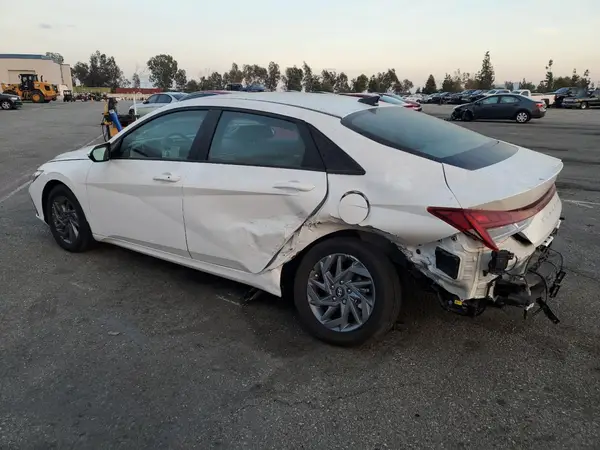 KMHLM4DJ5RU104660 2024 HYUNDAI ELANTRA - Image 2