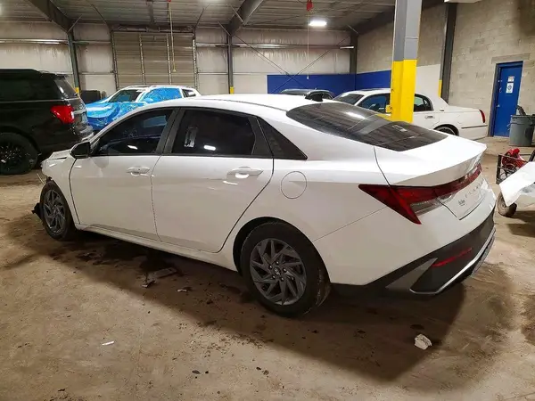 KMHLM4DJ6RU105087 2024 HYUNDAI ELANTRA - Image 2
