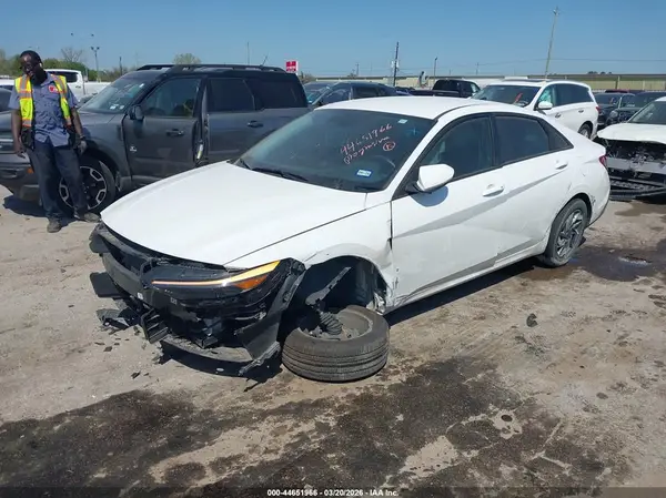 KMHLM4DJ7RU094990 2024 HYUNDAI ELANTRA - Image 2