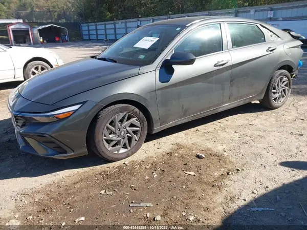 KMHLM4DJ7RU104109 2024 HYUNDAI ELANTRA - Image 2