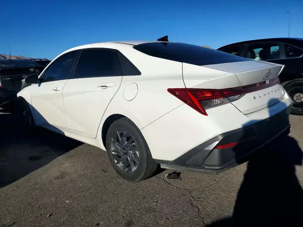 KMHLM4DJ7RU108175 2024 HYUNDAI ELANTRA - Image 2