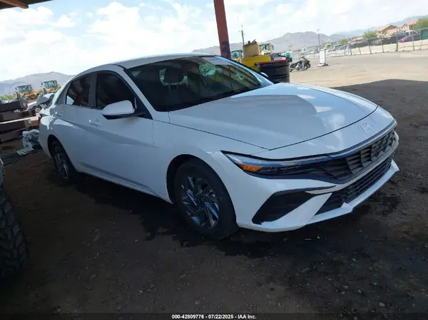 KMHLM4DJ7RU111223 2024 HYUNDAI ELANTRA - Image 1