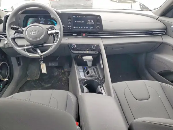KMHLM4DJ7SU126438 2025 HYUNDAI ELANTRA - Image 8