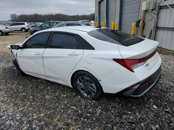 KMHLM4DJ8RU093377 2024 HYUNDAI ELANTRA - Image 2