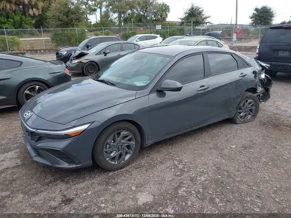 KMHLM4DJ8RU107598 2024 HYUNDAI ELANTRA - Image 2