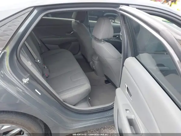 KMHLM4DJ8RU107598 2024 HYUNDAI ELANTRA - Image 8