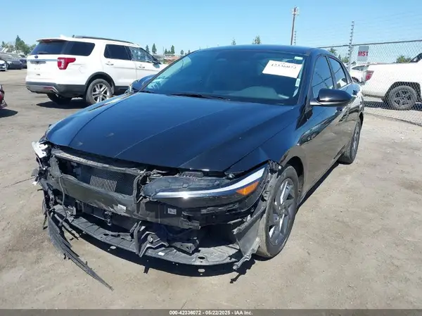 KMHLM4DJ8RU107889 2024 HYUNDAI ELANTRA - Image 2