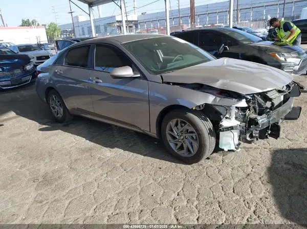 KMHLM4DJ8RU113269 2024 HYUNDAI ELANTRA - Image 1