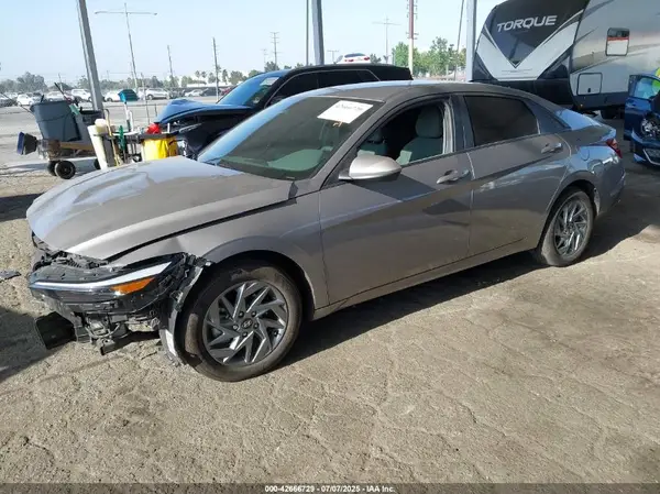 KMHLM4DJ8RU113269 2024 HYUNDAI ELANTRA - Image 2