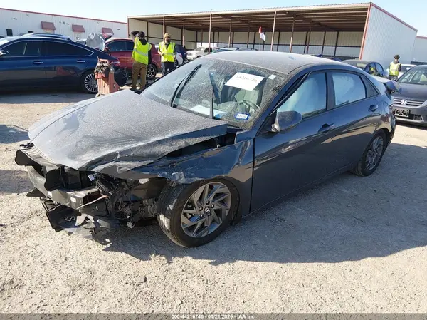 KMHLM4DJ8RU114566 2024 HYUNDAI ELANTRA - Image 2