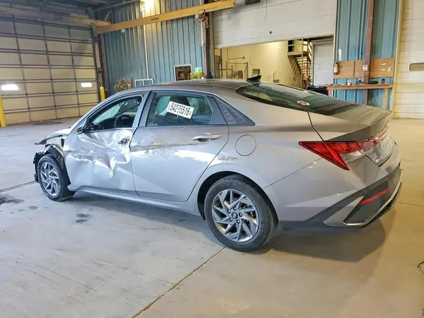 KMHLM4DJ8RU116592 2024 HYUNDAI ELANTRA - Image 2