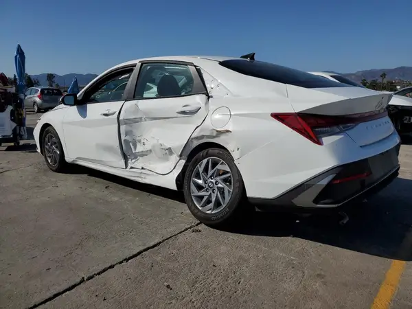 KMHLM4DJ8RU119329 2024 HYUNDAI ELANTRA - Image 2