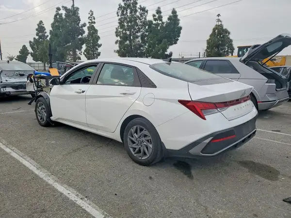 KMHLM4DJ8SU134645 2025 HYUNDAI ELANTRA - Image 2