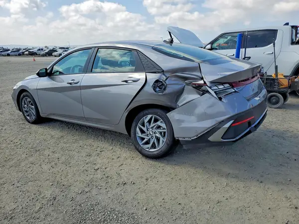 KMHLM4DJ8SU140400 2025 HYUNDAI ELANTRA - Image 2