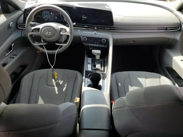 KMHLM4DJ9RU093324 2024 HYUNDAI ELANTRA - Image 8