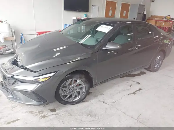 KMHLM4DJ9RU106461 2024 HYUNDAI ELANTRA - Image 2
