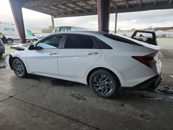 KMHLM4DJ9RU113345 2024 HYUNDAI ELANTRA - Image 2